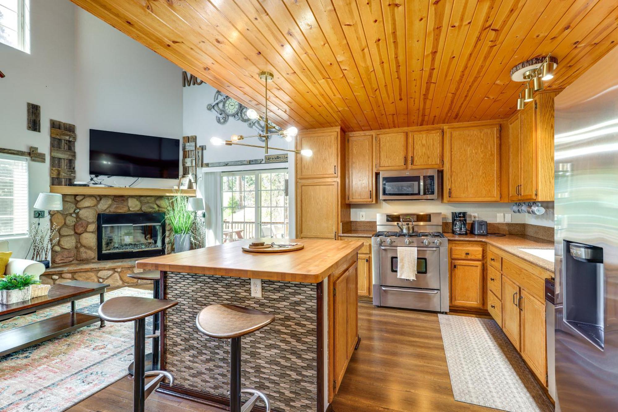Remodeled Crestline Retreat Walk To Lake Gregory! Экстерьер фото